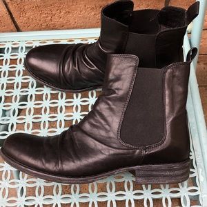Miz Mooz chelsea boots